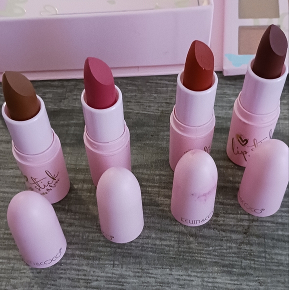 Makeup book by kevin and coco - Picture 5 of 5